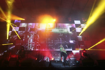 Các nhóm nhạc trẻ đã khá thành công trong cuộc dẫn dắt cảm xúc lên dần đến đỉnh điểm.