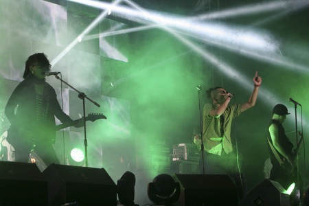 Các nhóm nhạc trẻ đã khá thành công trong cuộc dẫn dắt cảm xúc lên dần đến đỉnh điểm.