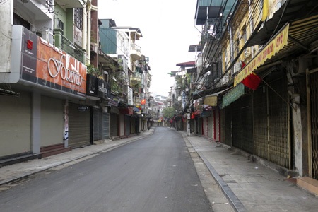 Hà Nội phố không người - 6 Phố Xã Đàn nhìn về Ô Chợ Dừa.
