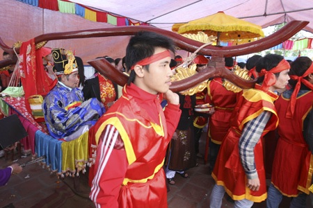 Vua chúa ngả nghiêng về làng - 9 Quan Thự Vệ.