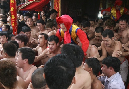 Lên đồng với ông quan đám - 13 Rồi đến ông đám thứ 2.