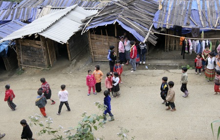 Lều tranh vách nứa nâng con chữ - 8 Học sinh ở đây đều là người dân tộc thiểu số, chiếm phần lớn là người Mông.