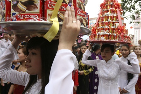 Tam Đa thật trong hội Thổ Hà - 10 Các thôn nữ với vẻ đẹp đồng đều, khiến ai nấy trẩy hội đều phải xuýt xoa.