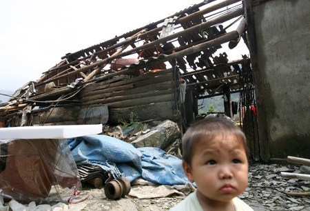 Tan hoang Mường Khương - 4 Một ngôi nhà trên đường dẫn vào thị trấn Mường Khương.