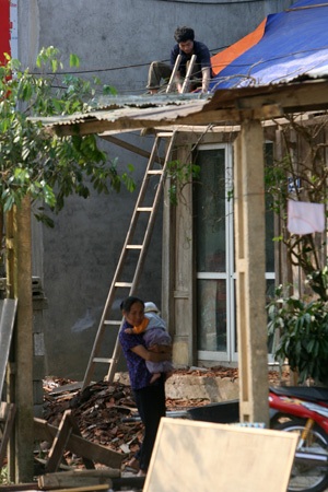 Tan hoang Mường Khương - 7 100% nhà lợp tấm pro xi-măng bị phá hủy hoàn toàn.