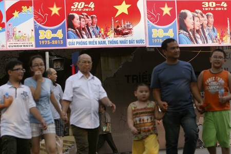 Hà Nội đỏ rực dịp kỉ niệm 30/4 và 1/5