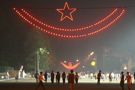 Hà Nội đỏ rực dịp kỉ niệm 30/4 và 1/5
