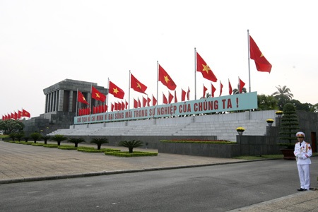 Hà Nội đỏ rực dịp kỉ niệm 30/4 và 1/5