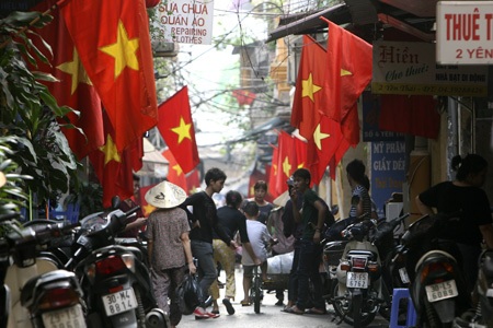 Hà Nội đỏ rực dịp kỉ niệm 30/4 và 1/5