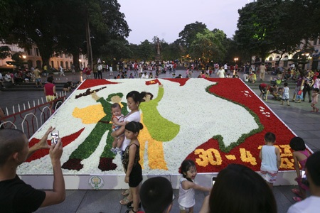 Hà Nội đỏ rực dịp kỉ niệm 30/4 và 1/5