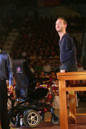 Nick và chiếc xe lăn.