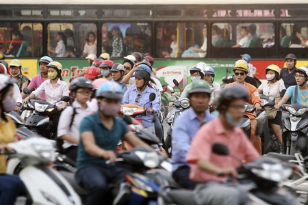 Cảnh đợi chờ trong giờ tan tầm.