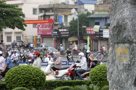 Vị trí phát lộ di tích Đàn Xã Tắc hiện được qui hoạch thành đảo giao thông.