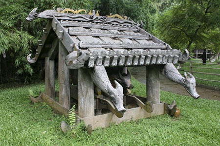 Vì sao bảo tàng Dân tộc học Việt Nam lọt top 6 hấp dẫn nhất châu Á? - 12 Nhà mồ Cơtu.