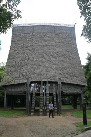 Vì sao bảo tàng Dân tộc học Việt Nam lọt top 6 hấp dẫn nhất châu Á? - 13 Nhà rông Bana.
