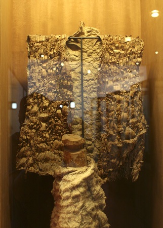 Vì sao bảo tàng Dân tộc học Việt Nam lọt top 6 hấp dẫn nhất châu Á? - 16 Áo làm từ vỏ cây của người Bru-Vân Kiều.