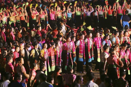 Màn đại xòe qui tụ 6 điệu xòe cổ: