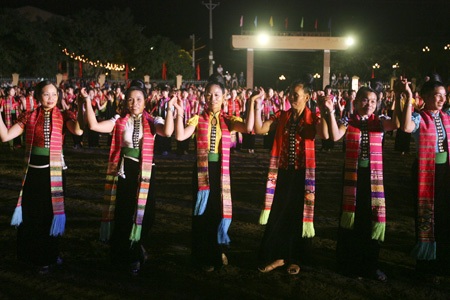 Múa xòe là một văn hóa đặc trưng của đa số đồng bào Nghĩa Lộ vốn ưa ca hát.