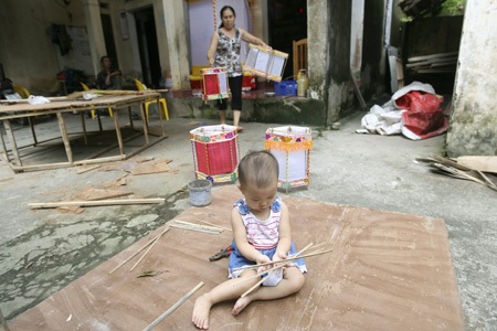 Đèn kéo quân lặng lẽ mùa trung thu - 2 Đèn kéo quân lặng lẽ mùa trung thu