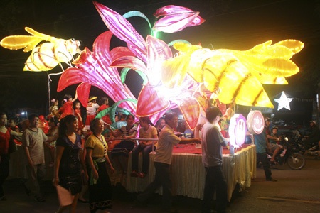 Ong nghệ chăm chỉ.