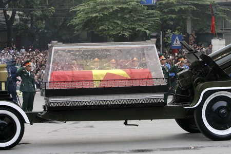 Nén nước mắt phút giây tiễn biệt Đại tướng - 11 Linh xa chở Đại tướng Võ Nguyên Giáp.