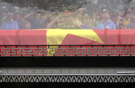 Nén nước mắt phút giây tiễn biệt Đại tướng - 12 Nhân dân đã khóc...