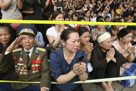 Nén nước mắt phút giây tiễn biệt Đại tướng - 13 Nhân dân đã khóc...