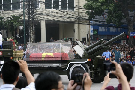 Nén nước mắt phút giây tiễn biệt Đại tướng - 16 Hữu Nghị