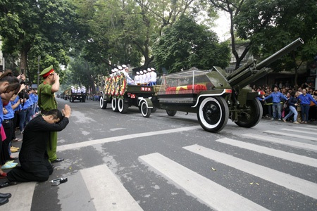 Nén nước mắt phút giây tiễn biệt Đại tướng - 18 Hữu Nghị