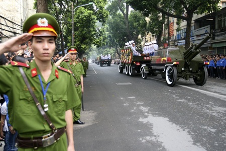 Nén nước mắt phút giây tiễn biệt Đại tướng - 19 Hữu Nghị