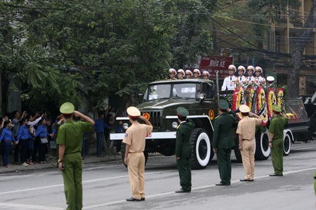 Nén nước mắt phút giây tiễn biệt Đại tướng - 5 Linh xa chở Đại tướng Võ Nguyên Giáp.