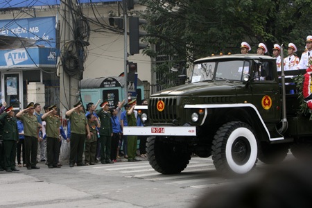 Nén nước mắt phút giây tiễn biệt Đại tướng - 8 Linh xa chở Đại tướng Võ Nguyên Giáp.