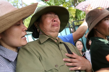 Ngày cuối của dòng người tại tư gia Đại tướng - 6 Có khá nhiều người khóc thút thít xung quanh câu chuyện gợi nhớ về Đại tướng.