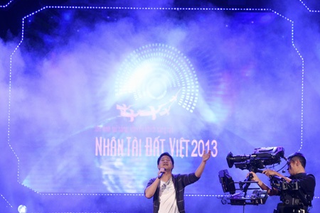 Nam ca sĩ Trọng Tấn tham gia 2 tiết mục trong đêm vinh danh vào tối nay.