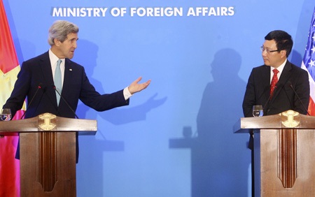 Hình ảnh Ngoại trưởng Hoa Kỳ John Kerry tại Hà Nội - 5 Thủ tướng Nguyễn Tấn Dũng và Ngoại trưởng Hoa Kỳ John Kerry trong buổi tiếp.