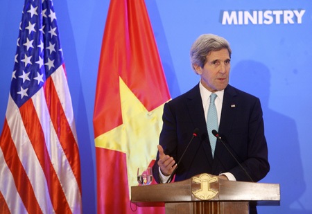 Hình ảnh Ngoại trưởng Hoa Kỳ John Kerry tại Hà Nội - 6 Thủ tướng Nguyễn Tấn Dũng và Ngoại trưởng Hoa Kỳ John Kerry trong buổi tiếp.