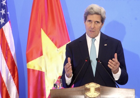 Hình ảnh Ngoại trưởng Hoa Kỳ John Kerry tại Hà Nội - 7 Thủ tướng Nguyễn Tấn Dũng và Ngoại trưởng Hoa Kỳ John Kerry trong buổi tiếp.
