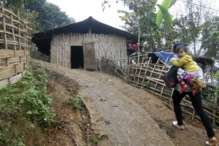 Một ngôi nhà đặc trưng của người Phù Lá ở bản Nậm Kéng, một tộc người ít nhất của huyện Sa Pa.