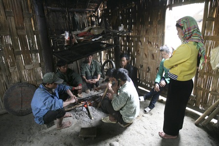 Một ngôi nhà đặc trưng của người Phù Lá ở bản Nậm Kéng, một tộc người ít nhất của huyện Sa Pa.