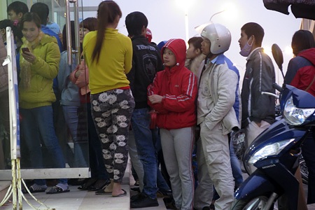 Công nhân khổ vì rút tiền tết