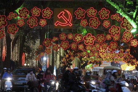 Hà Nội thay áo mới đón Tết Nguyên đán - 11 Đường phố Hà Nội về đêm.
