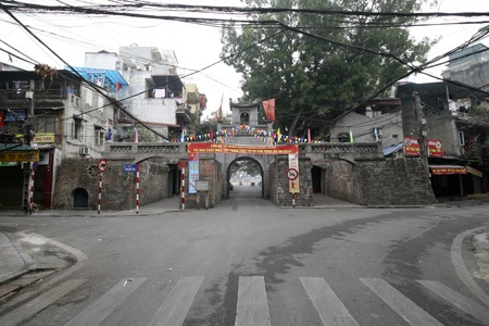 Mùng một Tết - xuân yên bình tại 5 cửa ô Hà Nội - 12 Ô Quan Chưởng, một cửa ô duy nhất còn lại của Hà Nội.