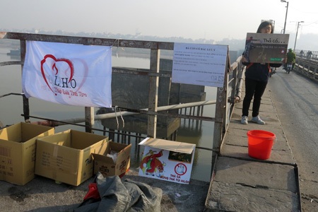 Những sinh viên đi xin trong ngày ông Táo