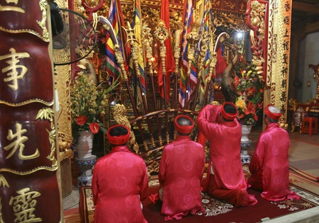 Ngả nghiêng “dô” quan đám - 2 Ngả nghiêng dô quan đám