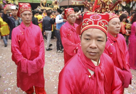 Ngả nghiêng “dô” quan đám - 3 Ngả nghiêng dô quan đám