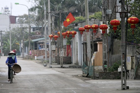 Thú chơi đèn lồng “kỳ lạ” - 11 Đèn lồng đỏ với những dòng chữ không thể đọc được với đa số người dân.