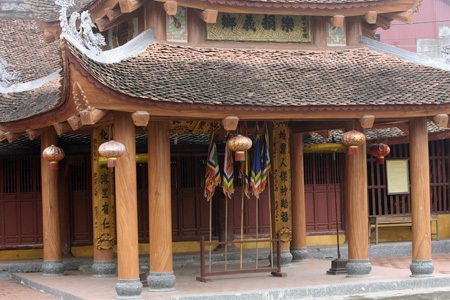 Thú chơi đèn lồng “kỳ lạ” - 8 Đèn lồng treo trong đình Trung thôn Vân Đình, một di tích lịch sử văn hóa đã được xếp hạng.