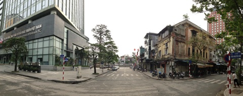 Hà Nội “đối lập” qua góc nhìn nhiếp ảnh toàn cảnh - 2 Những khu nhà trên phố Trần Nguyên Hãn.