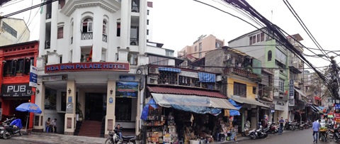 Hà Nội “đối lập” qua góc nhìn nhiếp ảnh toàn cảnh - 3 Phố Hàng Bè.