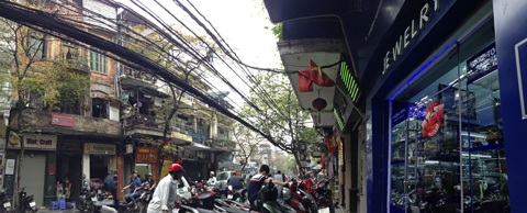 Hà Nội “đối lập” qua góc nhìn nhiếp ảnh toàn cảnh - 6 Phố Hàng Bạc.